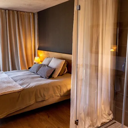 De L'ours ホテル 3*